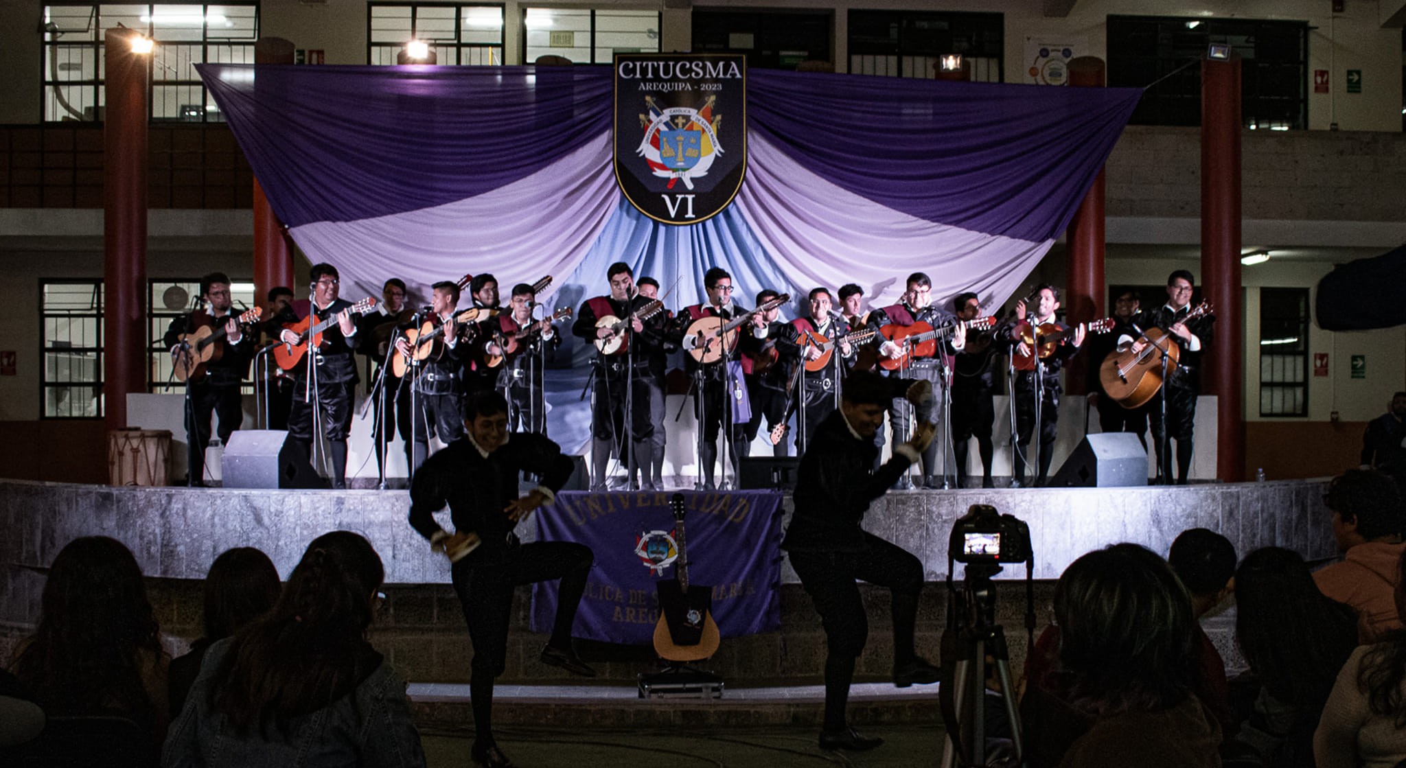 La tuna acompañando una ceremonia institucional